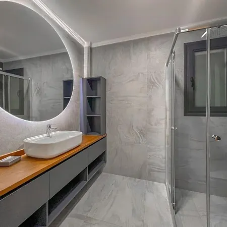 Superb 3br W Pool Gumusluk 别墅