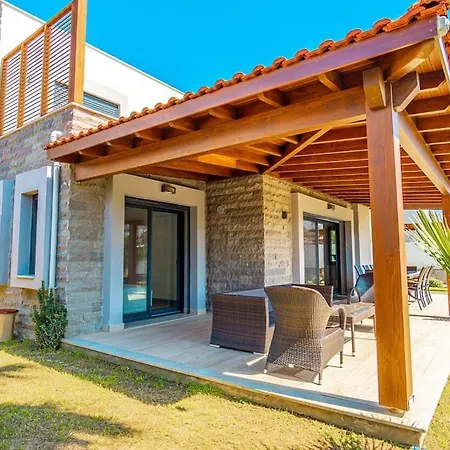 Superb 3br W Pool Gumusluk 别墅 *